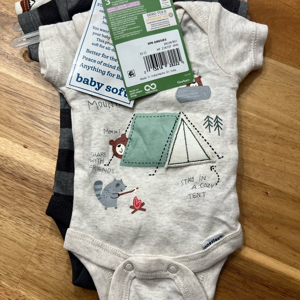 NWT Baby Bundle NB 0-3 Months Carter’s Gerber Pants Onesies Mittens - Picture 7 of 10